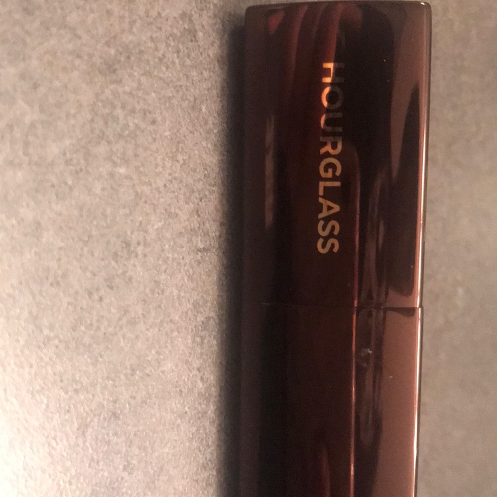 Hourglass vanish stick foundation